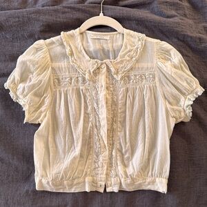 Doen - Vintage-Style Cream Blouse with Lace Details